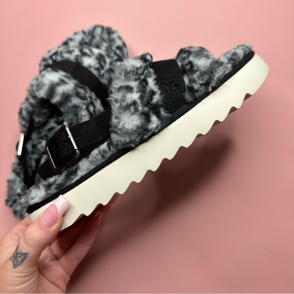 Koolaburra Ugg White & Black Snow Leopard Cheetah Slides - Picture 6 of 13